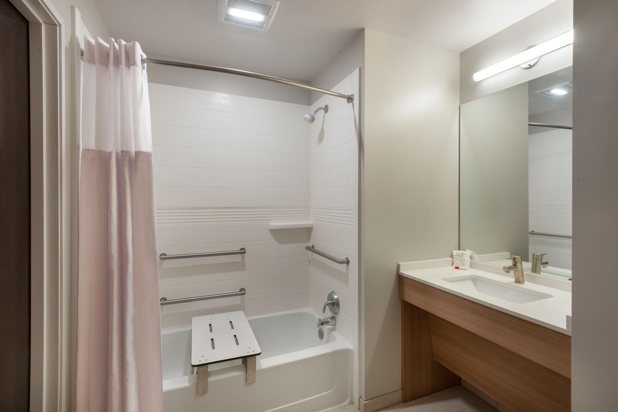 Microtel Inn & Suites By Wyndham Warsaw Eksteriør bilde